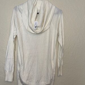 Womans turtle neck long sleeve sweater size L NWT